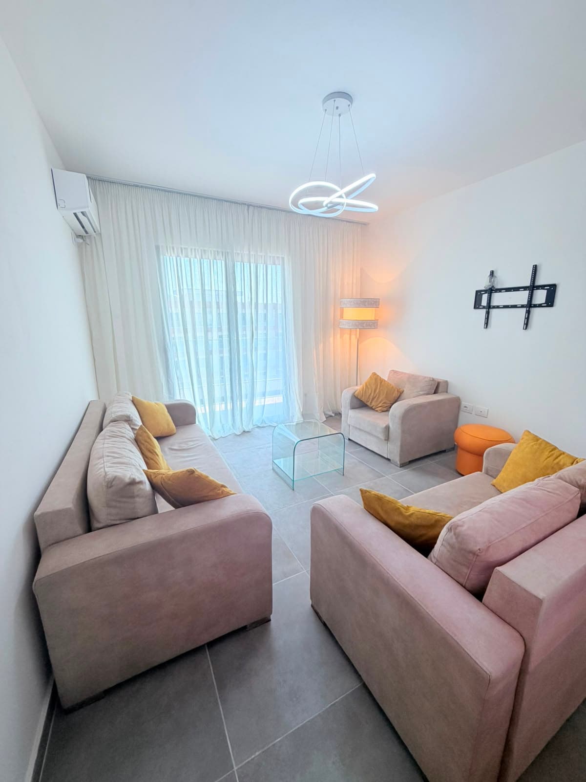 JEPET ME QERA APARTAMENT 1+1 NE KOMPLEKSIN EON, GOLEM