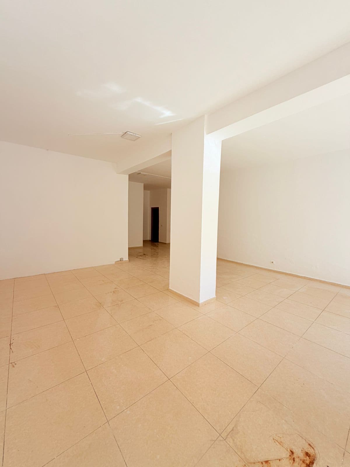 JEPET ME QERA AMBIENT BIZNESI PRANE POLIKLINIKES, DURRES 2