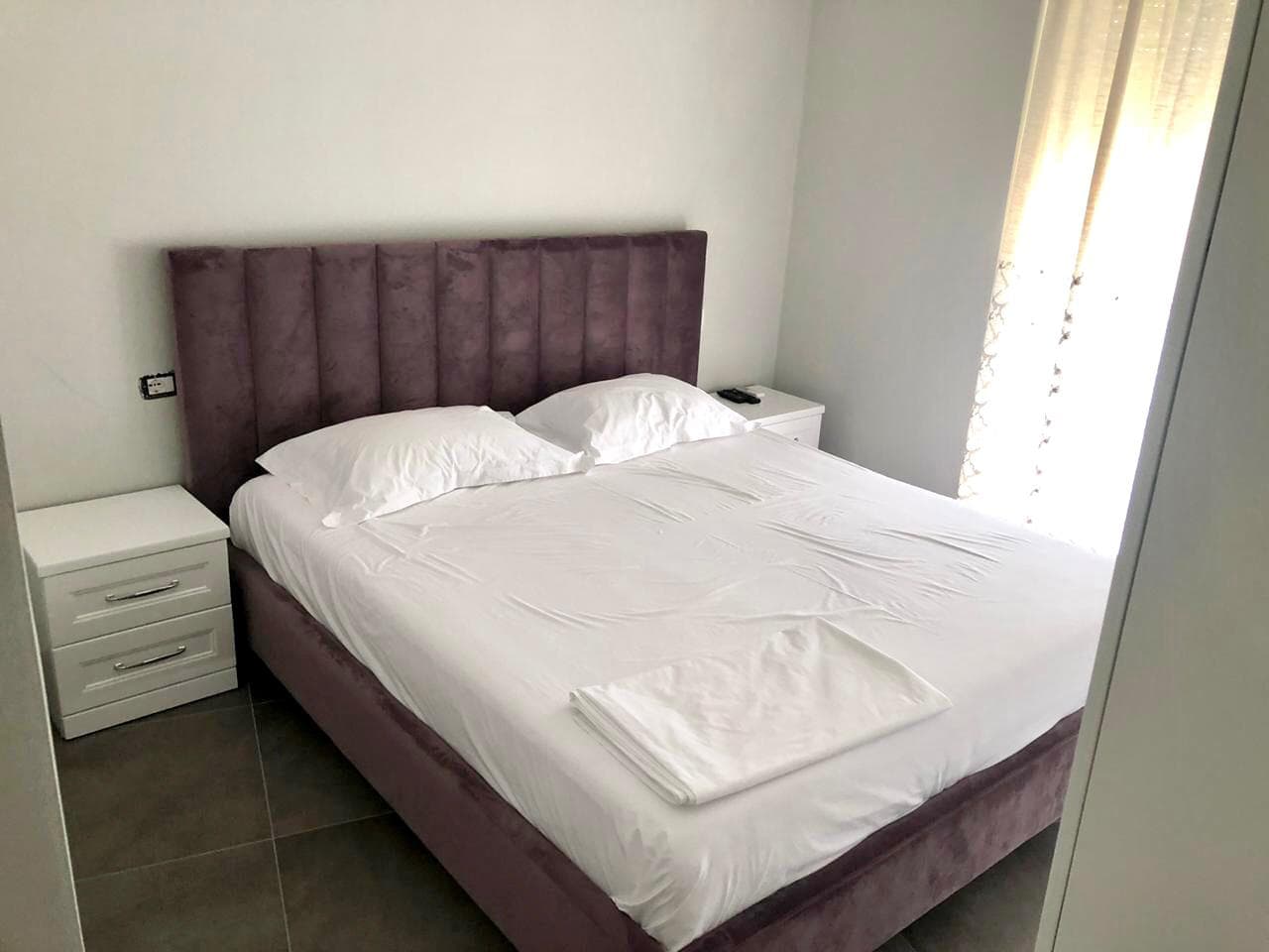 SHITET APARTAMENT 2+1 , GJIRI I LALEZIT, KOMPLEKSI LURA 3. 3