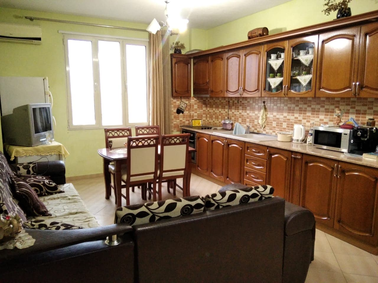 SHITET APARTAMENT 3+1 MBRAPA TREGUT TE MADH INDUSTRIAL , RRUGA GLAUKIA , DURRES .