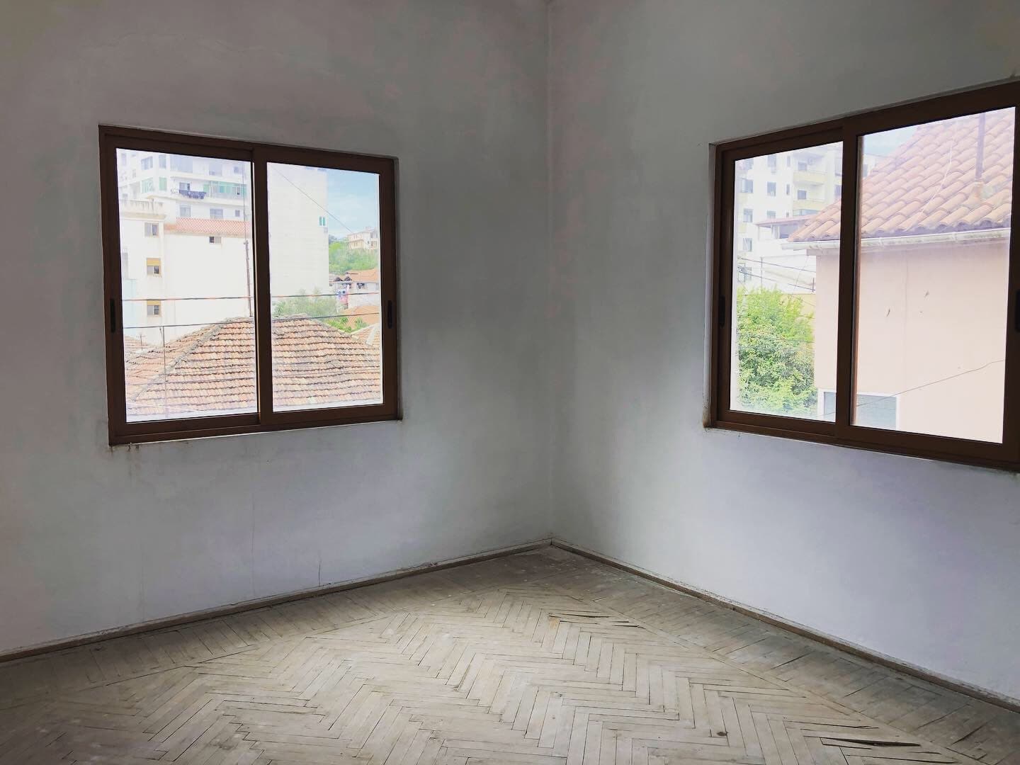 SHITET APARTAMENT 3+1 PRANE SHKOLLES EFTALI KOCI! 4
