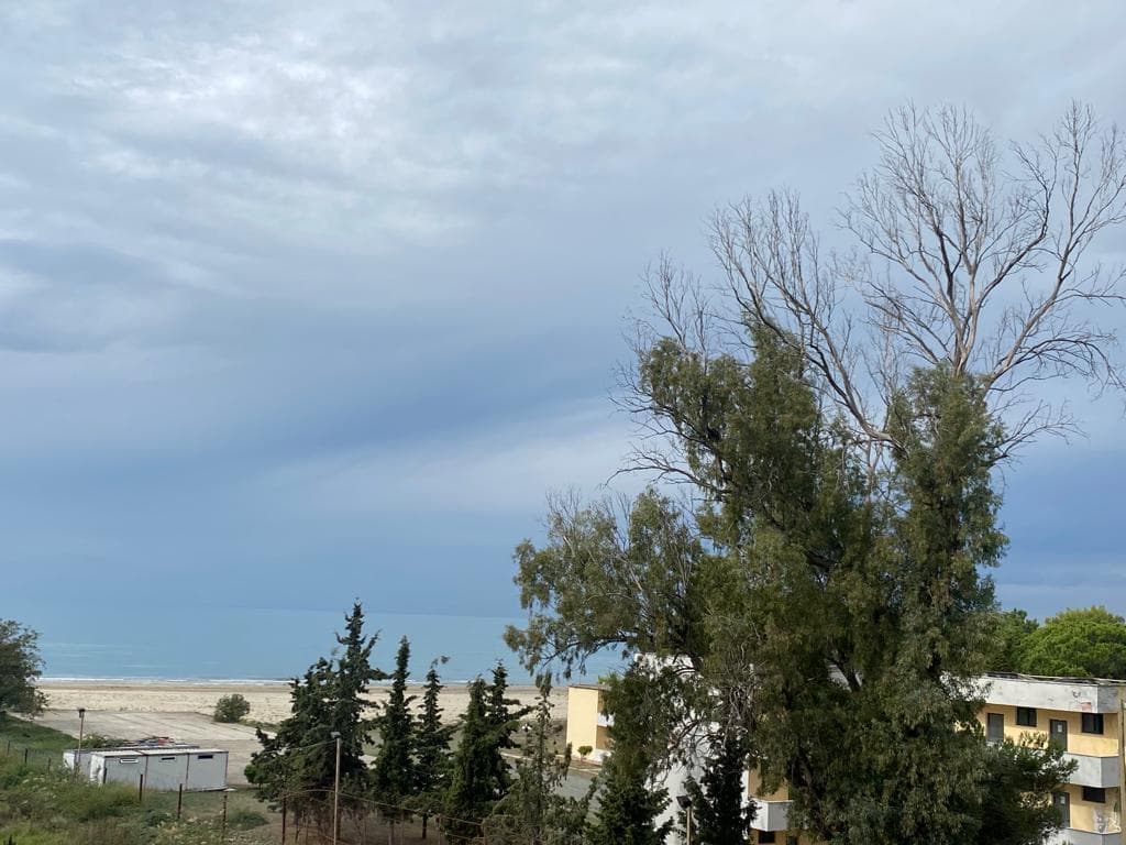 SHITET APARTAMENT 1+1 ME PAMJE NGA DETI PRANE SHKEMBIT TE KAVAJES, DURRES.