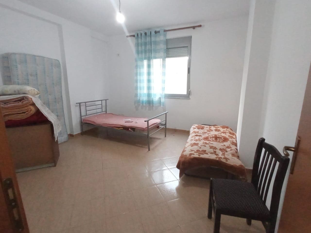 SHITET APARTAMENT 1+1 PRANE SHKOLLES BAJRAM CURRI PLAZH,DURRES. 4