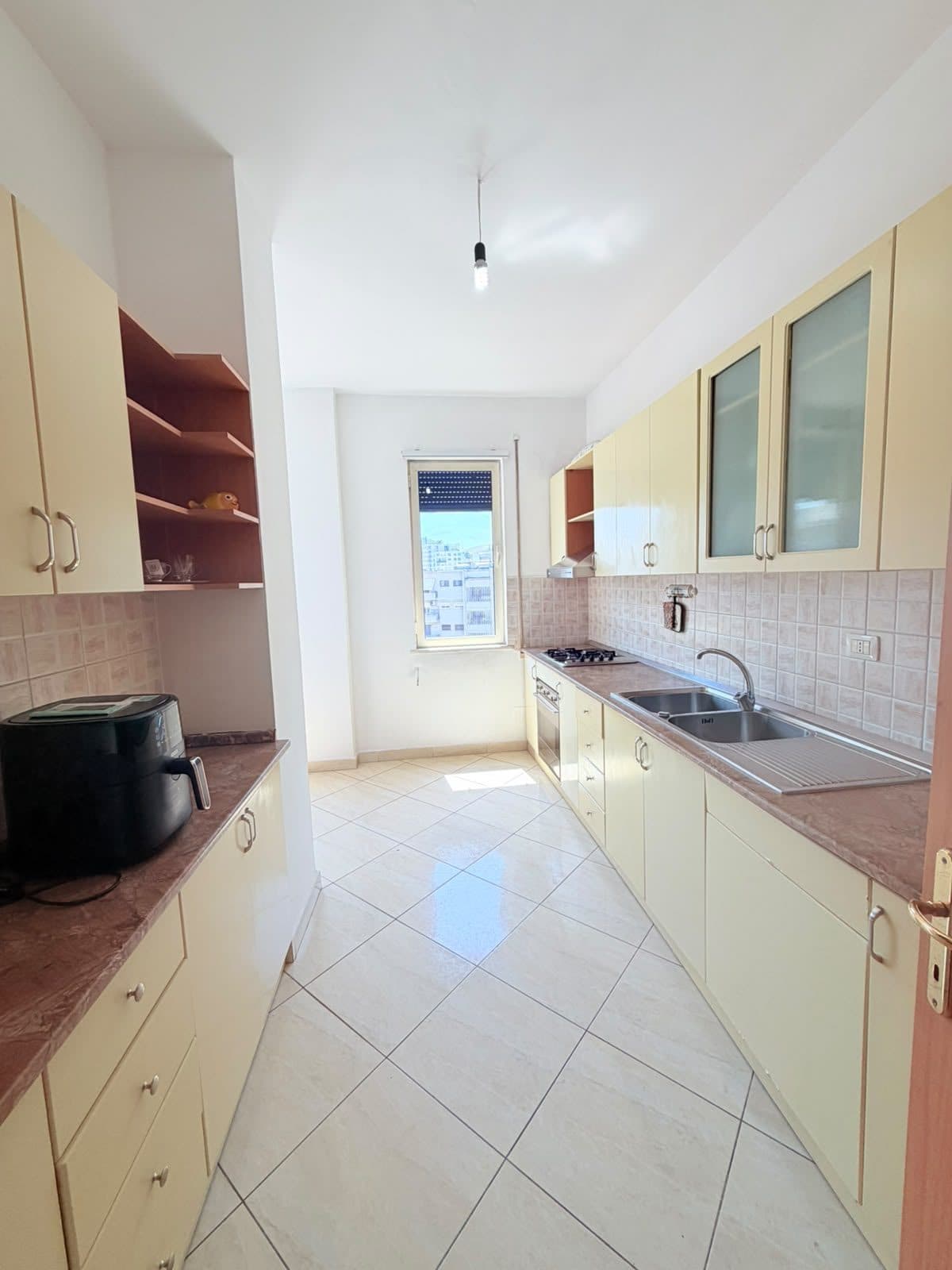 JEPET ME QERA APARTAMENT 3+1+2 PRANE FLAGSHIP, DURRES 2