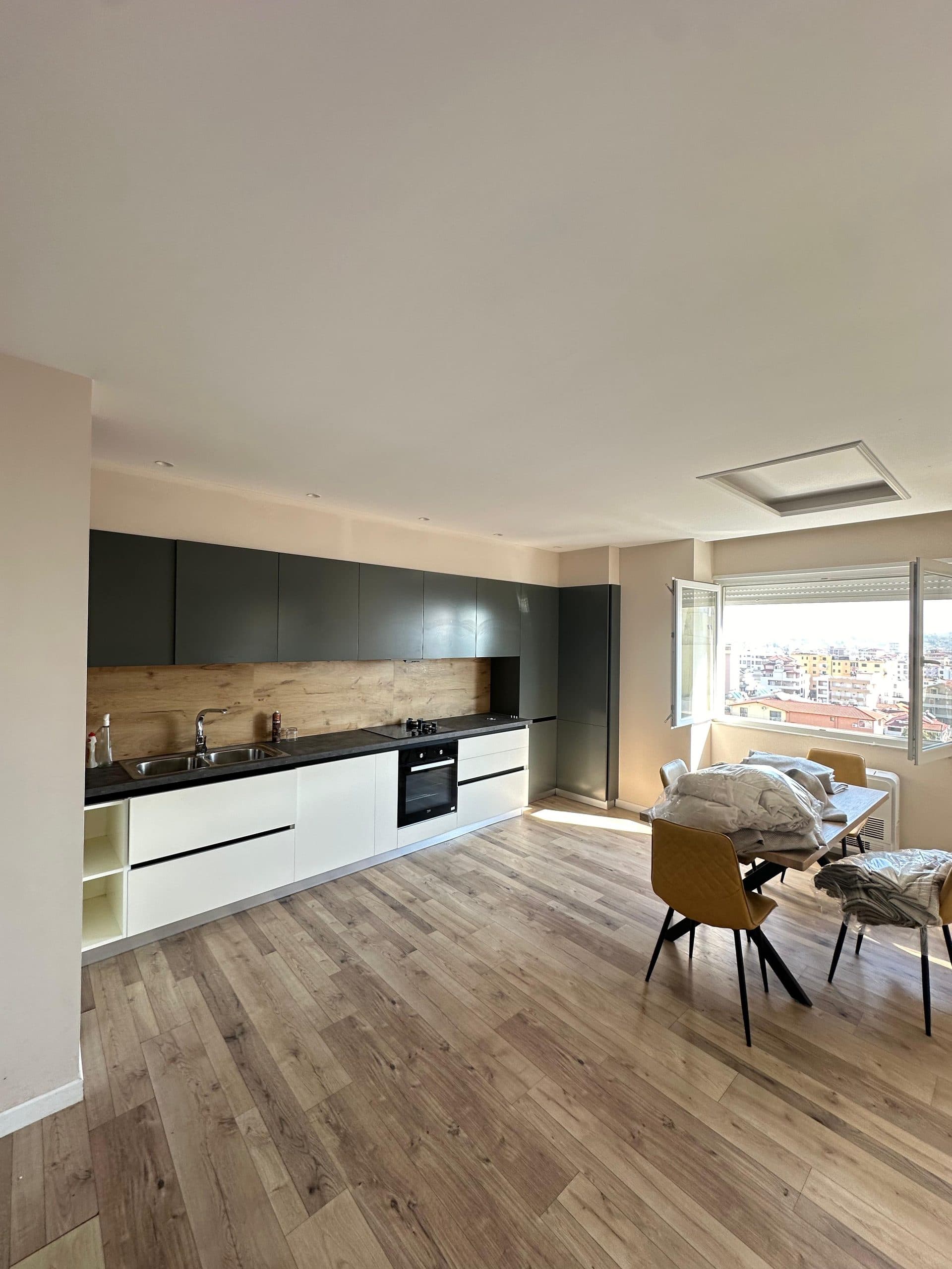 JEPET ME QERA APARTAMENT 2+1, KALI I TROJES PLAZH, DURRES.