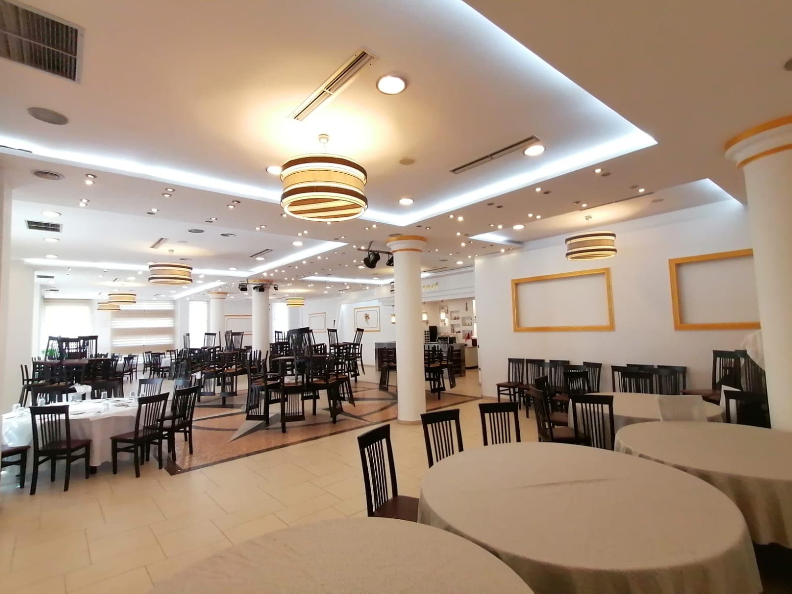JEPET ME QERA AMBIENT BIZNESI PRANE VARREZAVE TE VJETRA,DURRES. 2