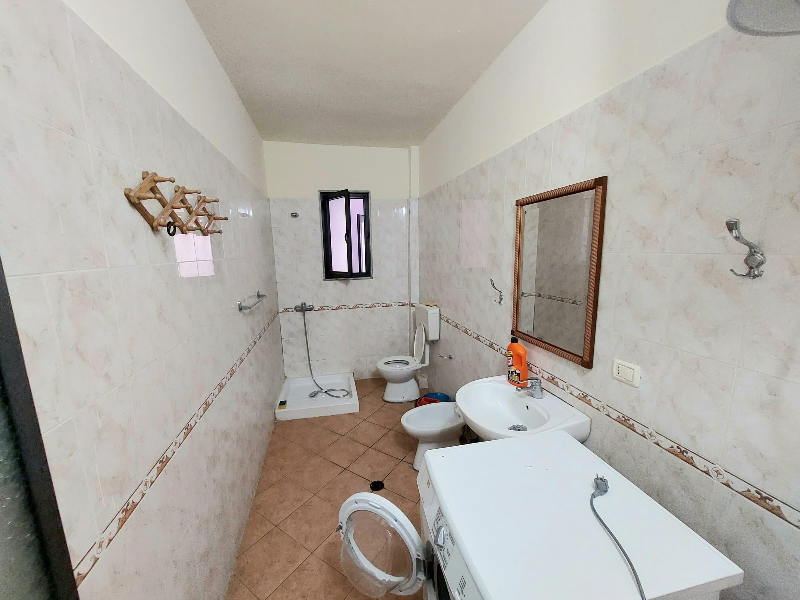 JEPET ME QERA APARTAMENT 1+1 PRANE HOTEL ROYAL,PLAZH, DURRES. 4