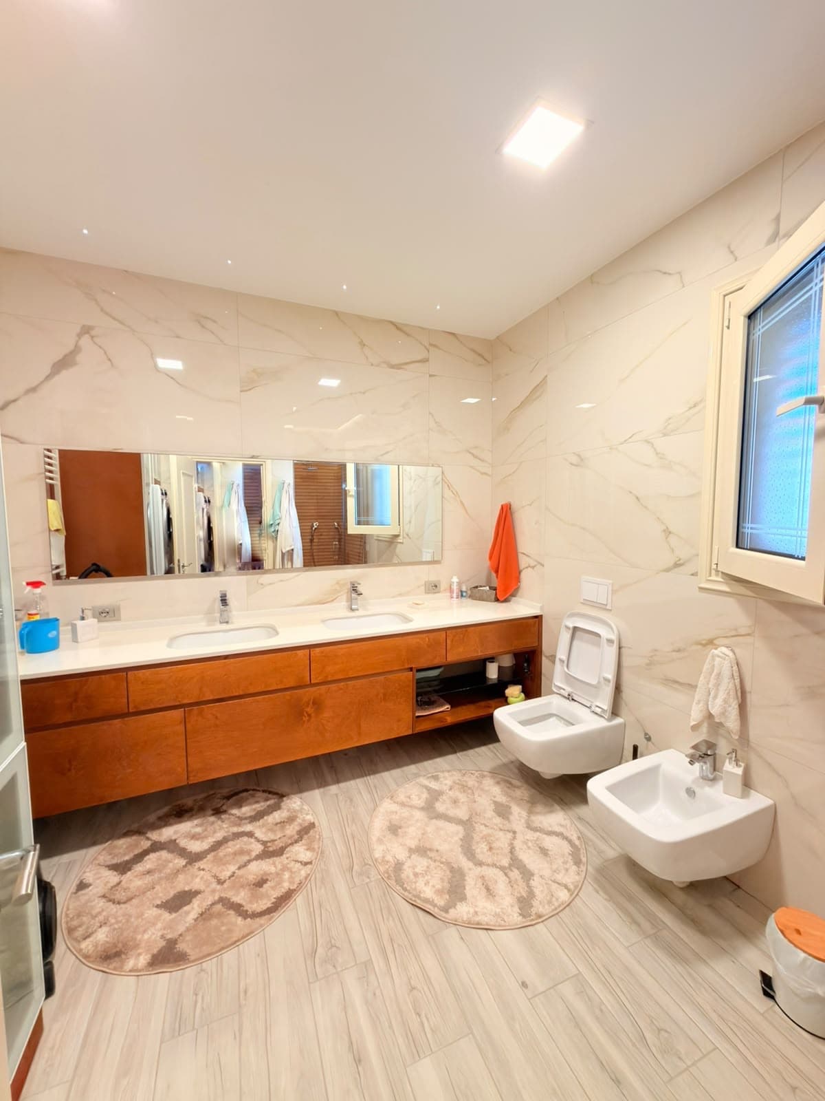 SHITET PENTHOUSE PRANE RRUGES SE PORTIT,DURRES