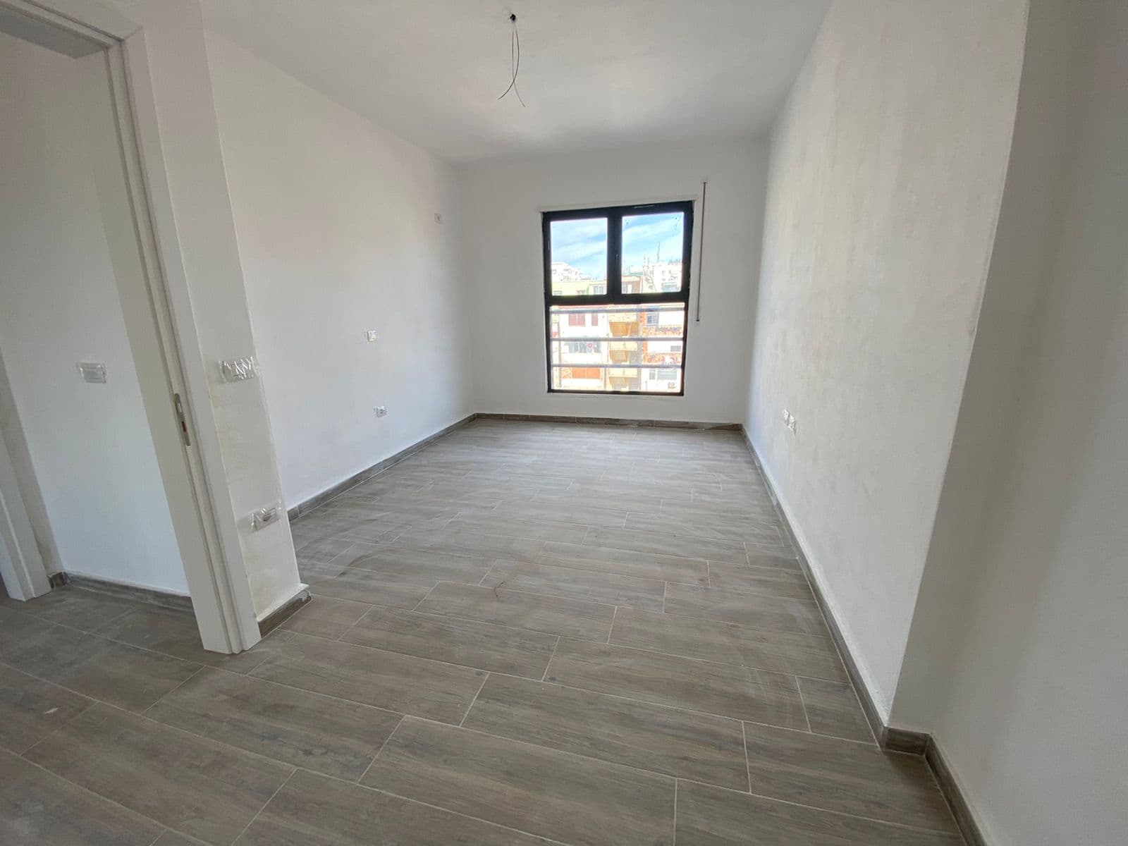 SHITET APARTAMENT 2+1 PRANE SHKOLLES 2 GJELAT, DURRES . 4