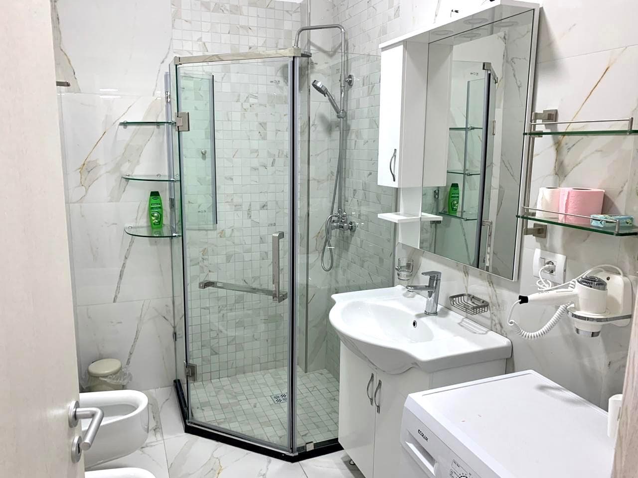 SHITET APARTAMENT 1+1,GJIRI I LALEZIT,KOMPLEKSI LURA 3. 4