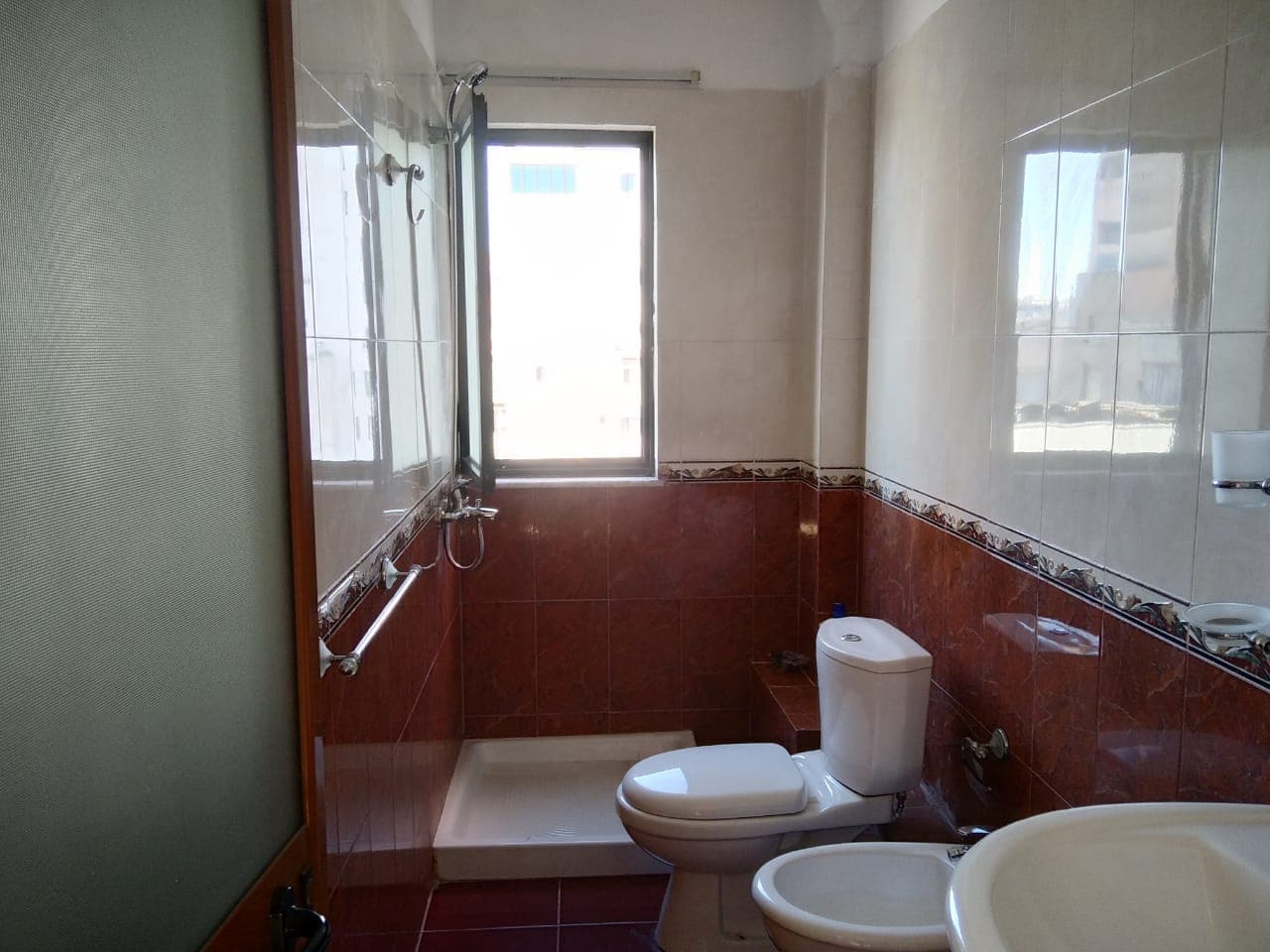 SHITET APARTAMENT 1+1 LAGJA 17 PRANE UJESJELLESIT , DURRES . 3