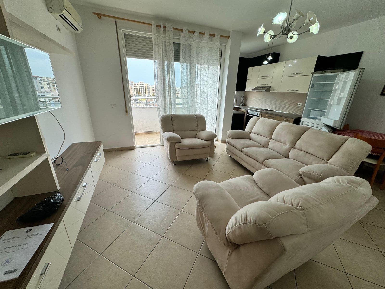 SHITET APARTAMENT 2+1 PRANE KAZAZIT, DURRES.