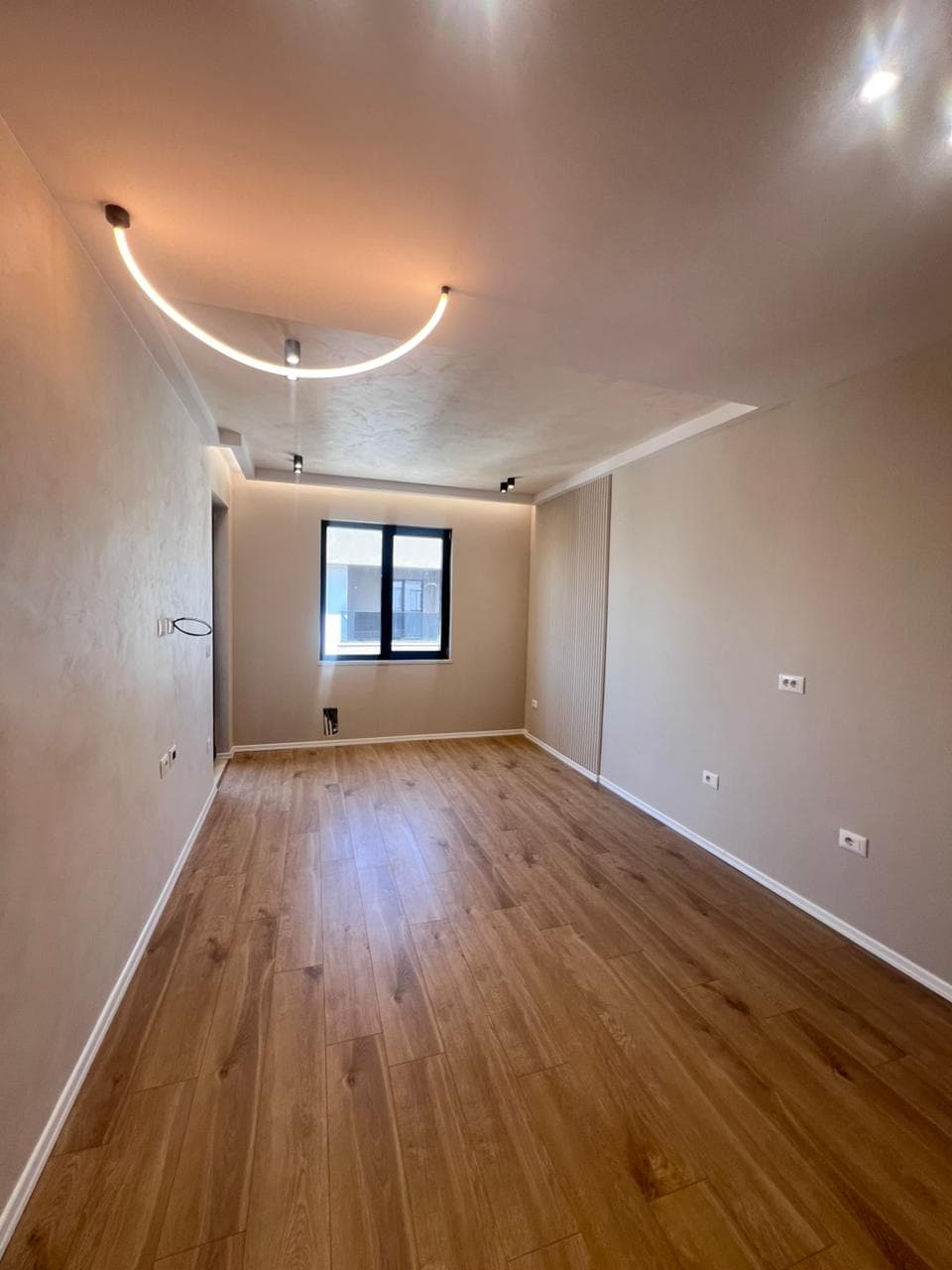 SHITET APARTAMENT 1+1 NE ZONEN E MALIT TE ROBIT, KAVAJE 3