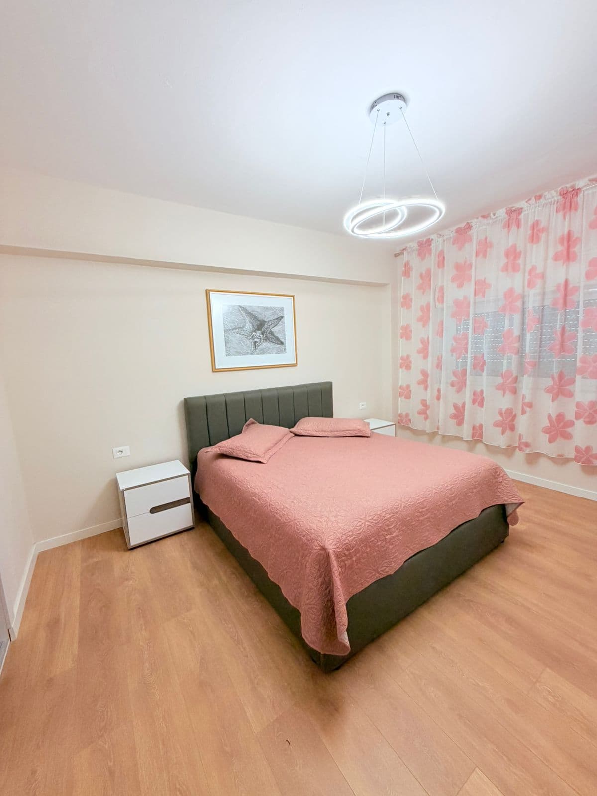 JEPET ME QERA APARTAMENT 2+1 PRANE MUZEUMIT, DURRES