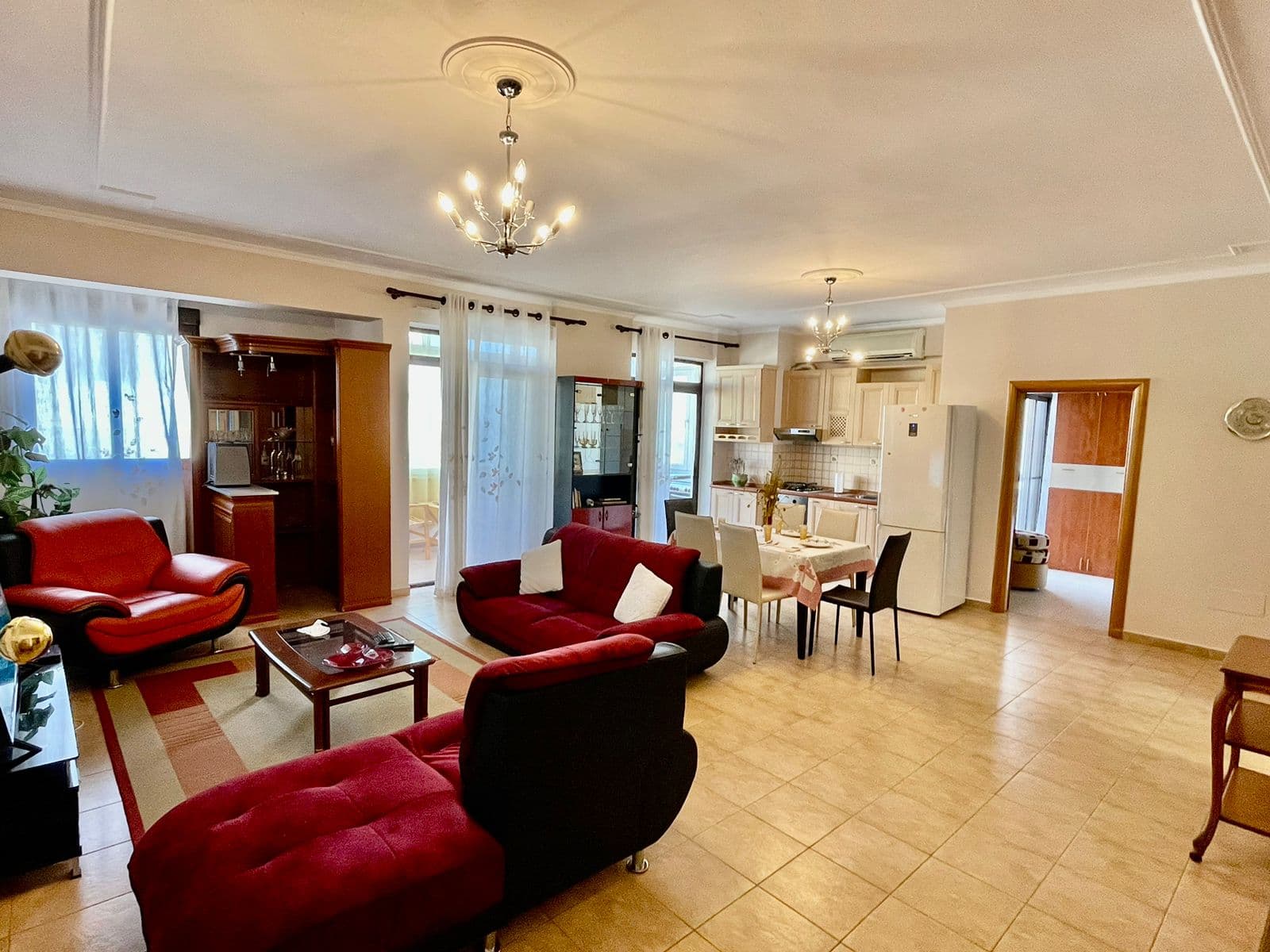JEPET ME QERA APARTAMENT 2+1 PRANE STACIONIT TE TRENIT, DURRES 2