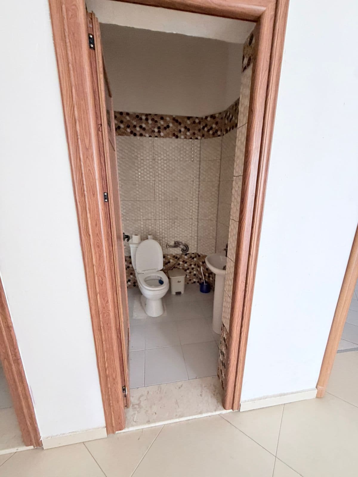 JEPET ME QERA AMBIENT BIZNESI ZONA E ISH KENETES, DURRES 2