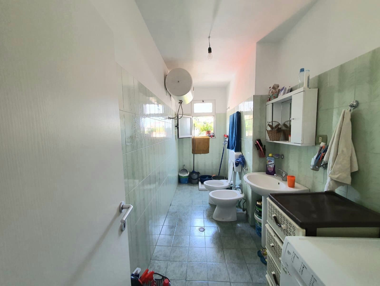SHITET APARTAMENT 1+1 PRANE SHKOLLES EFTALI KOCI,DURRES. 4
