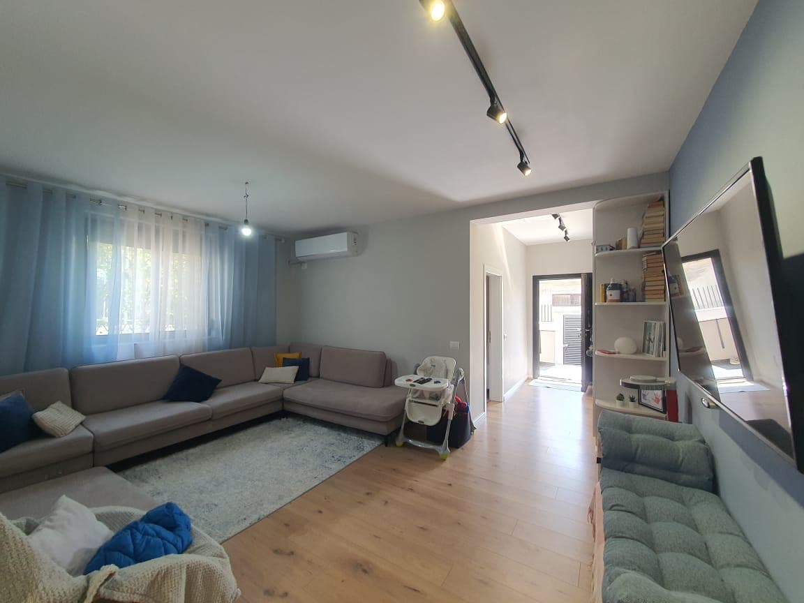 JEPET ME QERA SHTEPI PRIVATE, QENDER,DURRES. 3