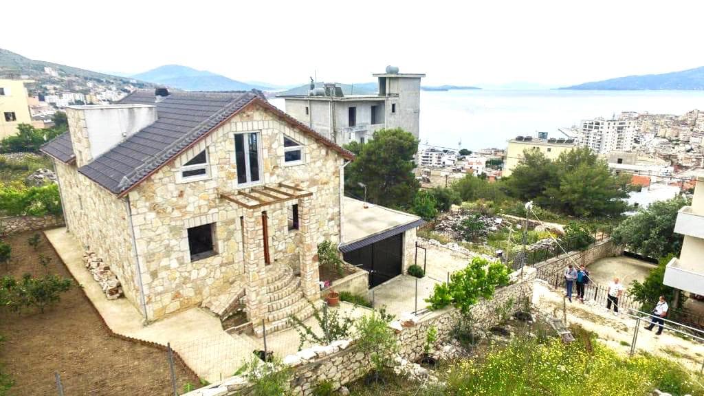 SHITET VILE 2 KATESHE MBI RRUGEN E PESTE , SARANDE. 2