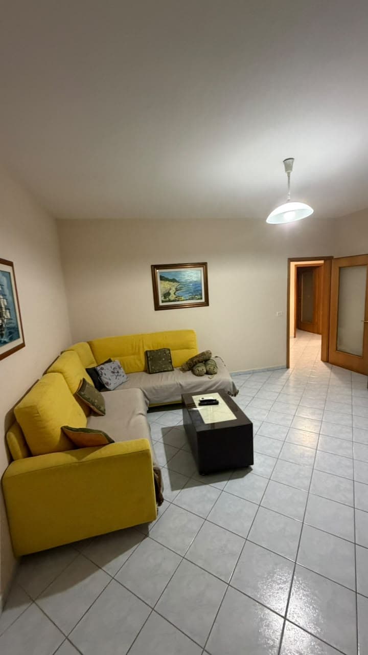 JEPET ME QERA APARTAMENT 1+1 STACIONI I PARE PLAZH, DURRES