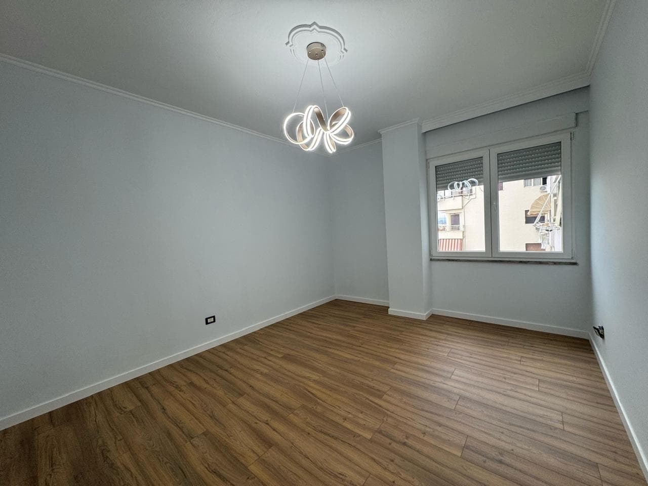 SHITET APARTAMENT 2+1 TEK RRUGA PORTIT 3