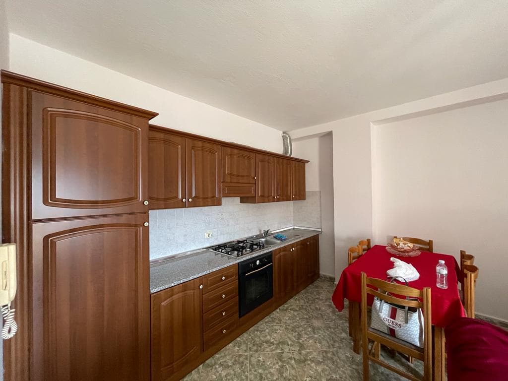 JEPET ME QERA APARTAMENT 2+1 PRANE MARKATES,DURRES. 2