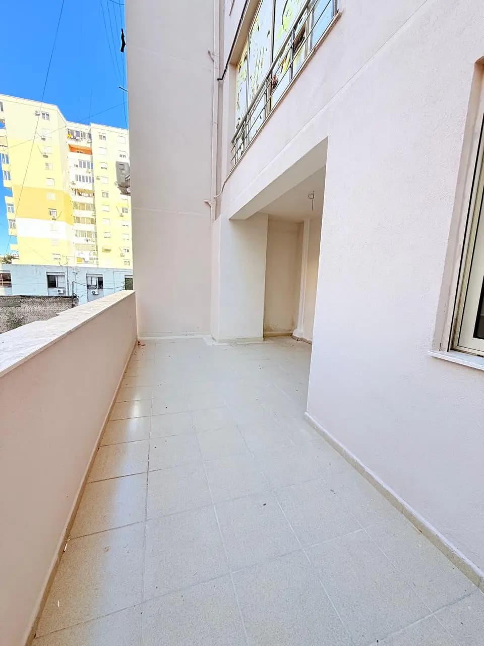 SHITET APARTAMENT 2+1 OSE 3+1 ZONEN E ISH URT DURRES 2