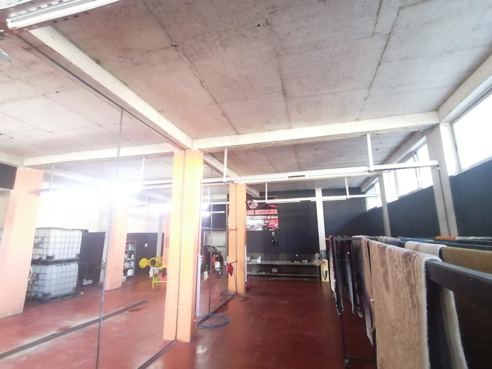 JEPET ME QERA AMBIENT BIZNESI PRANE STADIUMIT , DURRES . 2