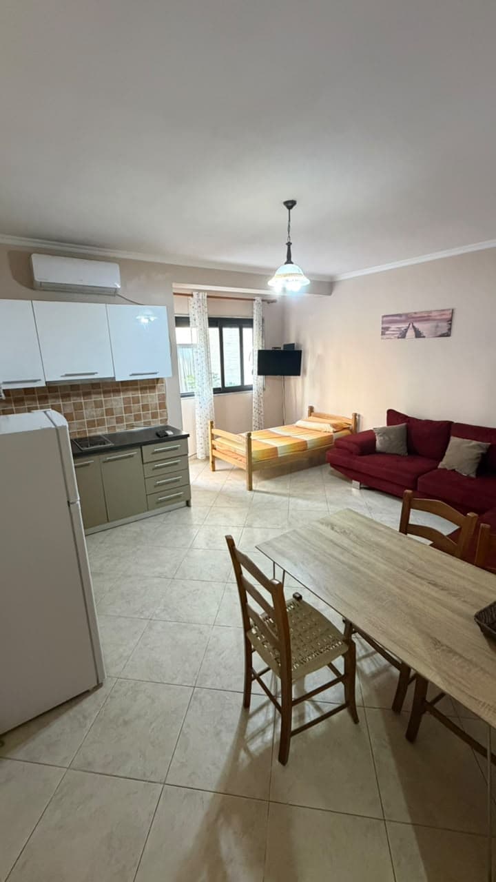 JEPET ME QERA APARTAMENT 1+1 STACIONI I PARE PLAZH, DURRES