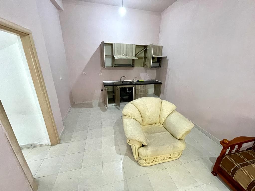 JEPET ME QERA APARTAMENT 2+1, PRANE URES SE DAJLANIT, PLAZH , DURRES. 2