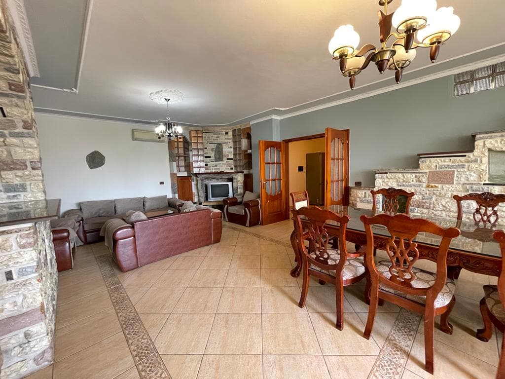 JEPET ME QERA APARTAMENT 2+1 PRANE PALLATIT TE KULTURES,QENDER,DURRES.