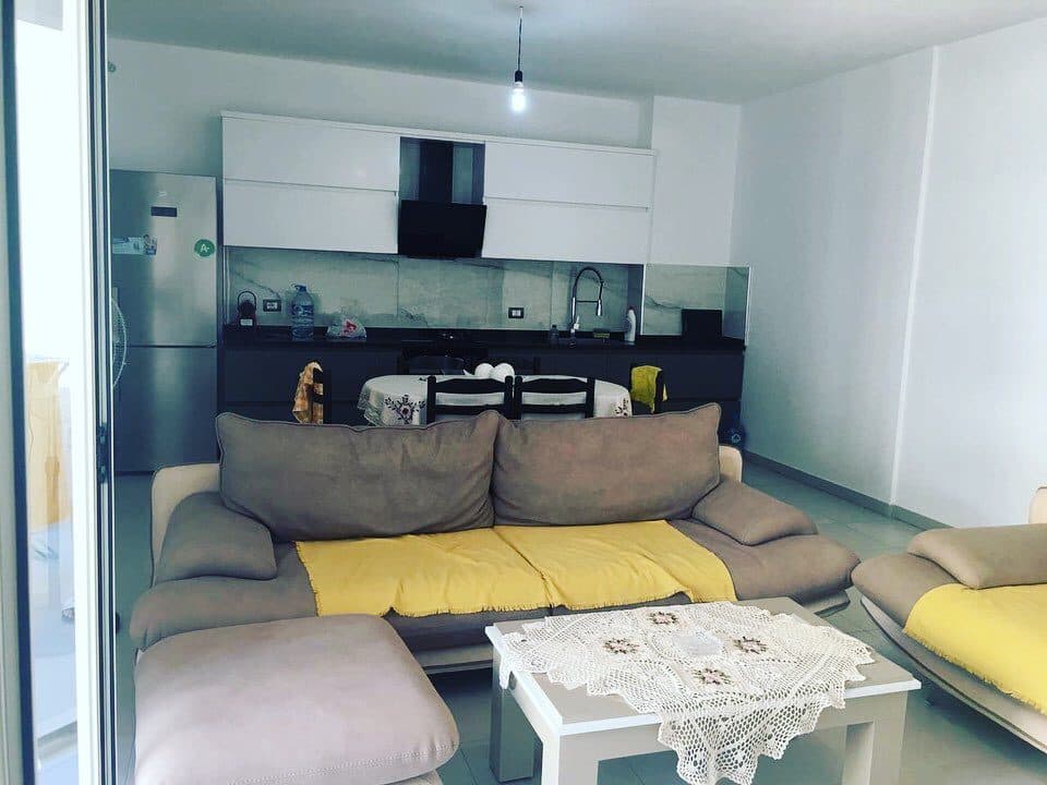 JEPET ME QERA APARTAMENT 2+1 PRANE UJSJELLSIT,DURRES! 4