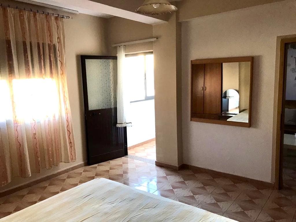 APARTAMENT 1+1 ME QERA I MOBILUAR,PERBALL FOTO DURRSIT,SHKOLLA 2 GJELAT. 4