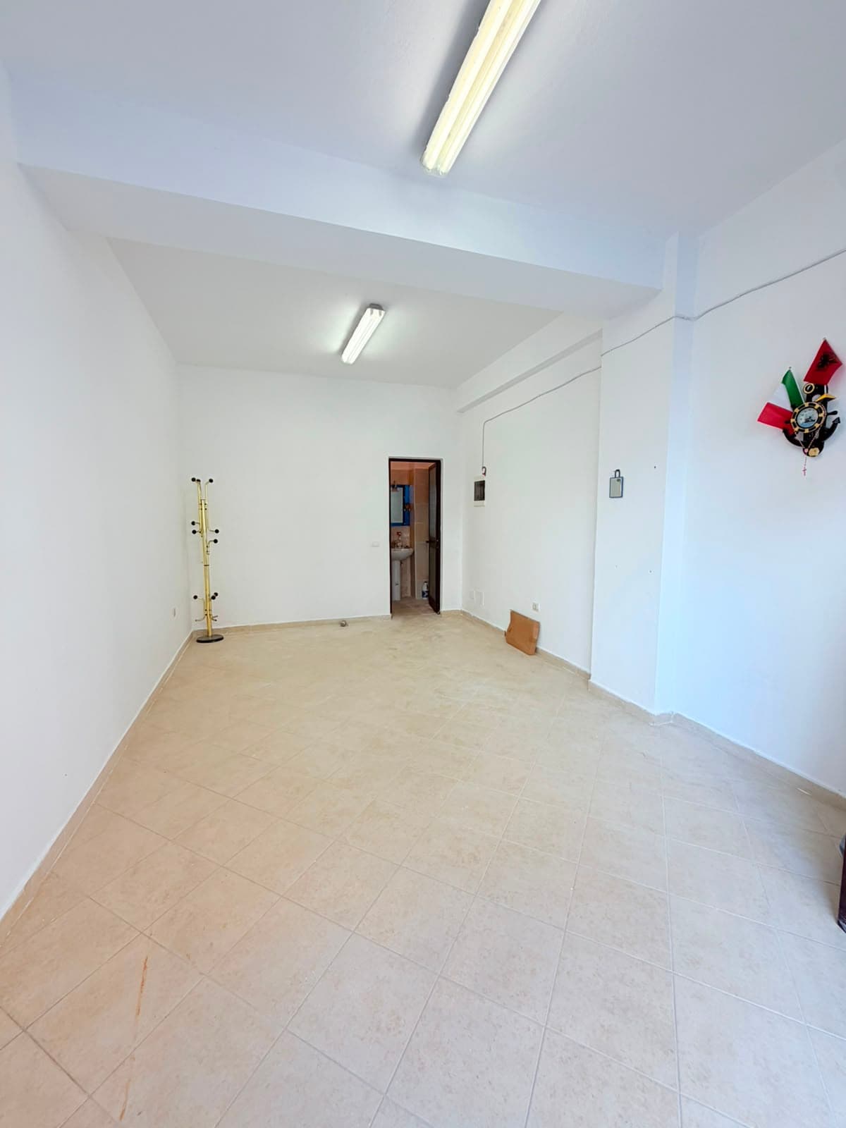 JEPET ME QERA AMBIENT BIZNESI PRANE GJYKATES, DURRES 2