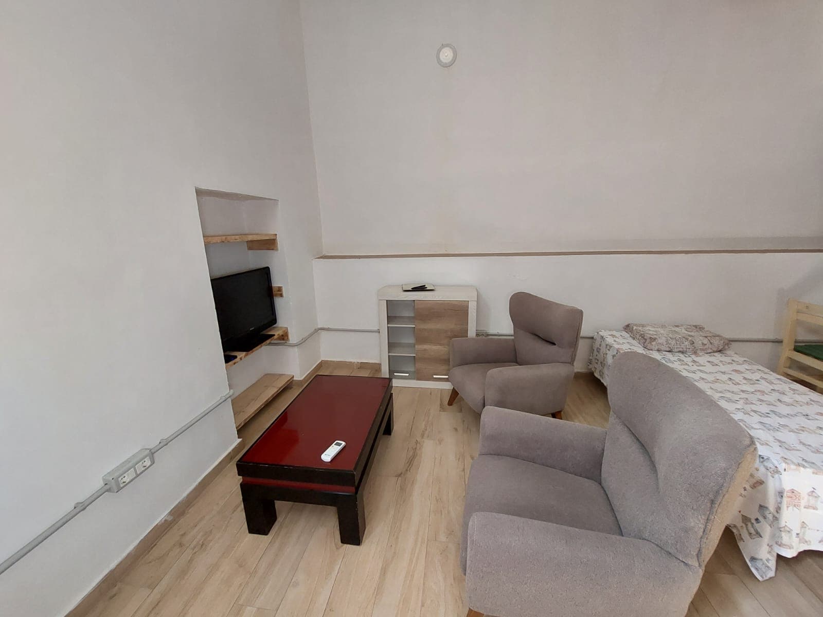 JEPET ME QERA APARTAMENT 1+1 , PRANE SHKOLLES GJERGJ KASTRIOTI, DURRES. 4