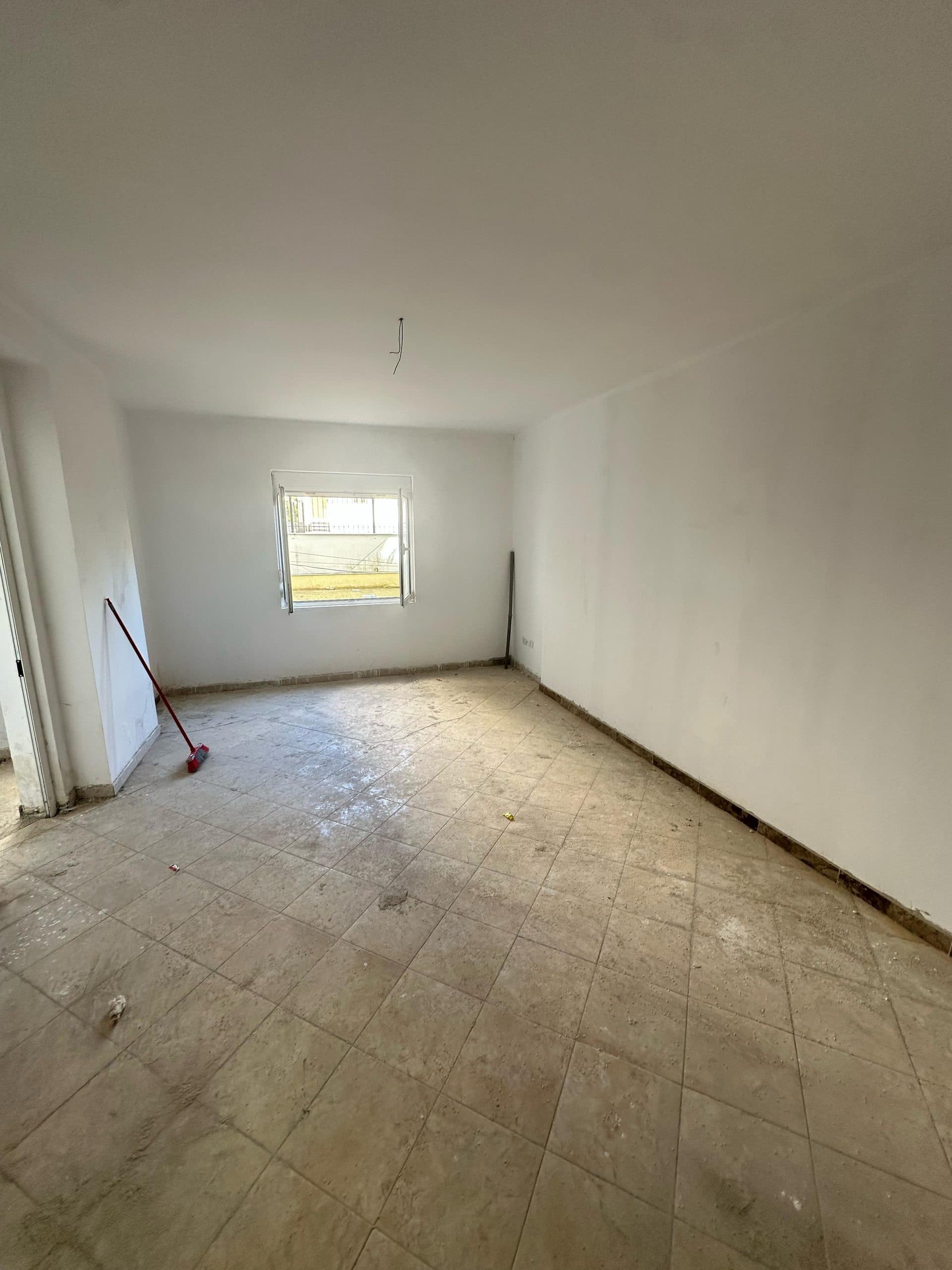 SHITET APARTAMENT 1+1+VERANDE, ISH URT, DURRES