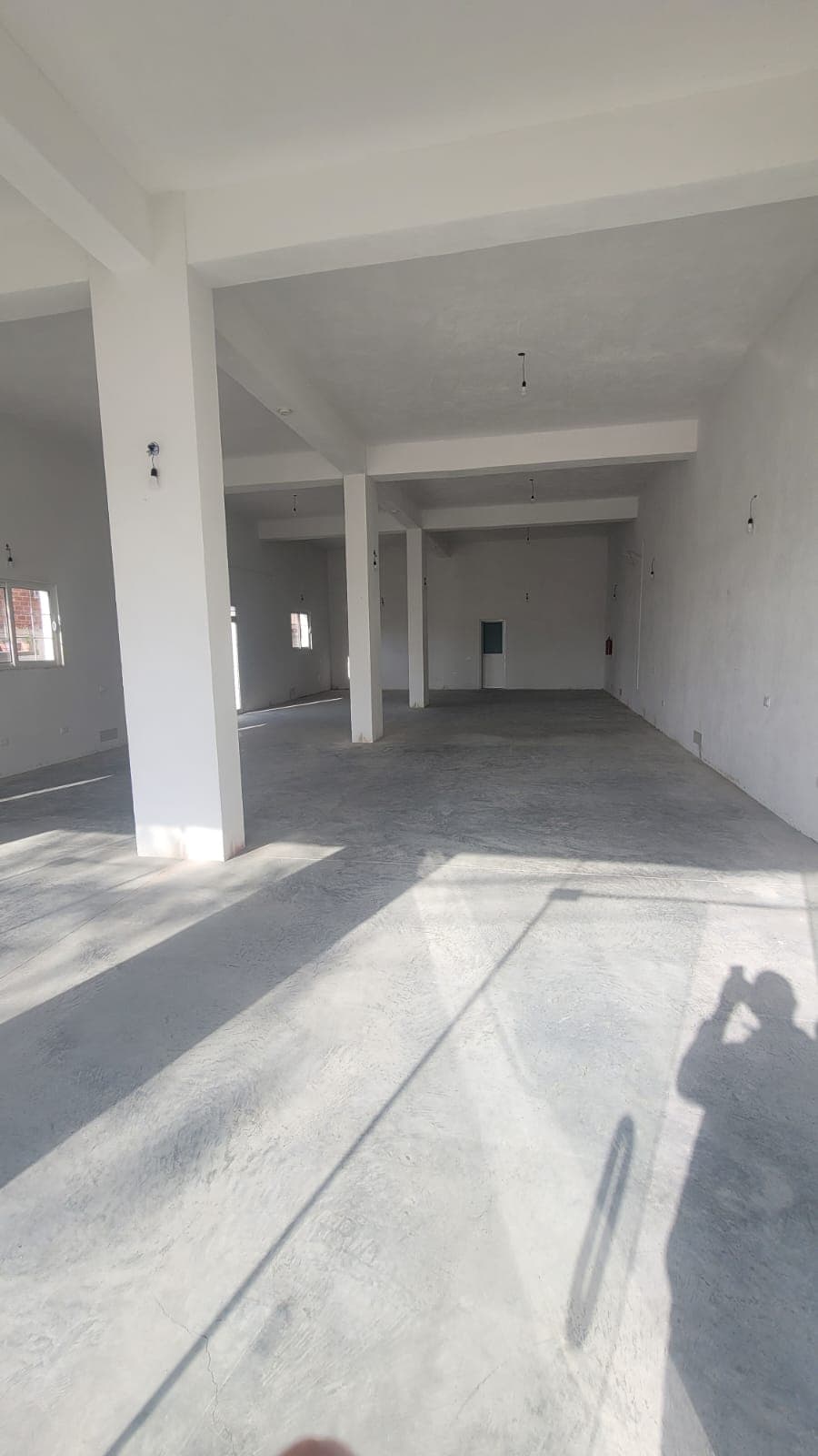 JEPET ME QERA AMBIENT BIZNESI TEK ROYAL GAZ, DURRES 2