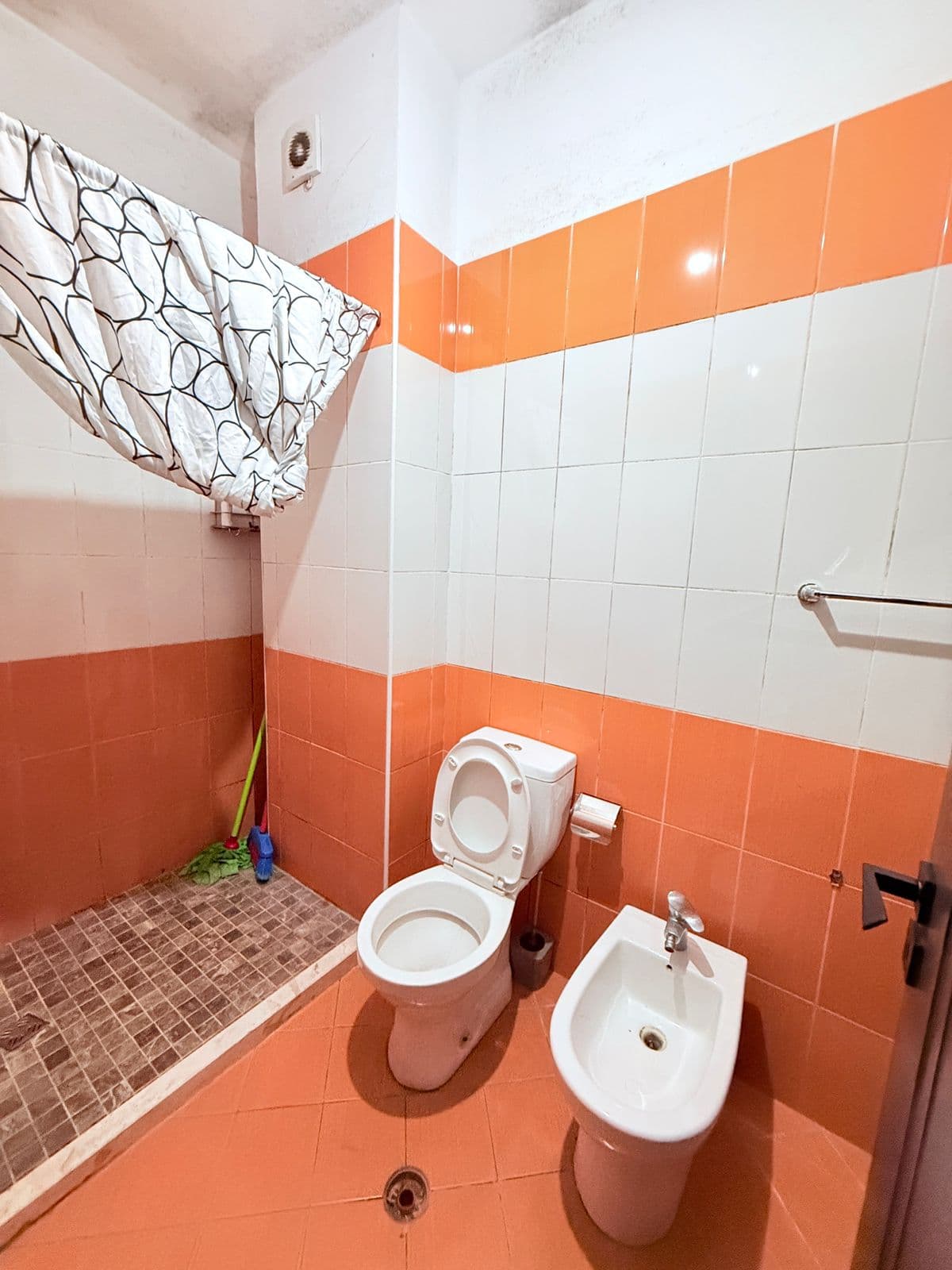 JEPET ME QERA APARTAMENT 2+1 ZONA GJYKATES DURRES 4