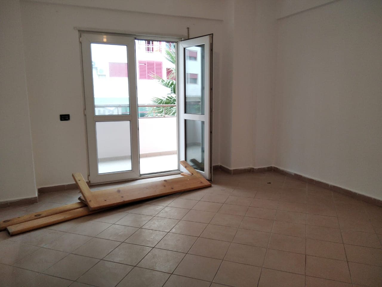 SHITET APARTAMENT 2+1 VOLLGA,DURRES. 4