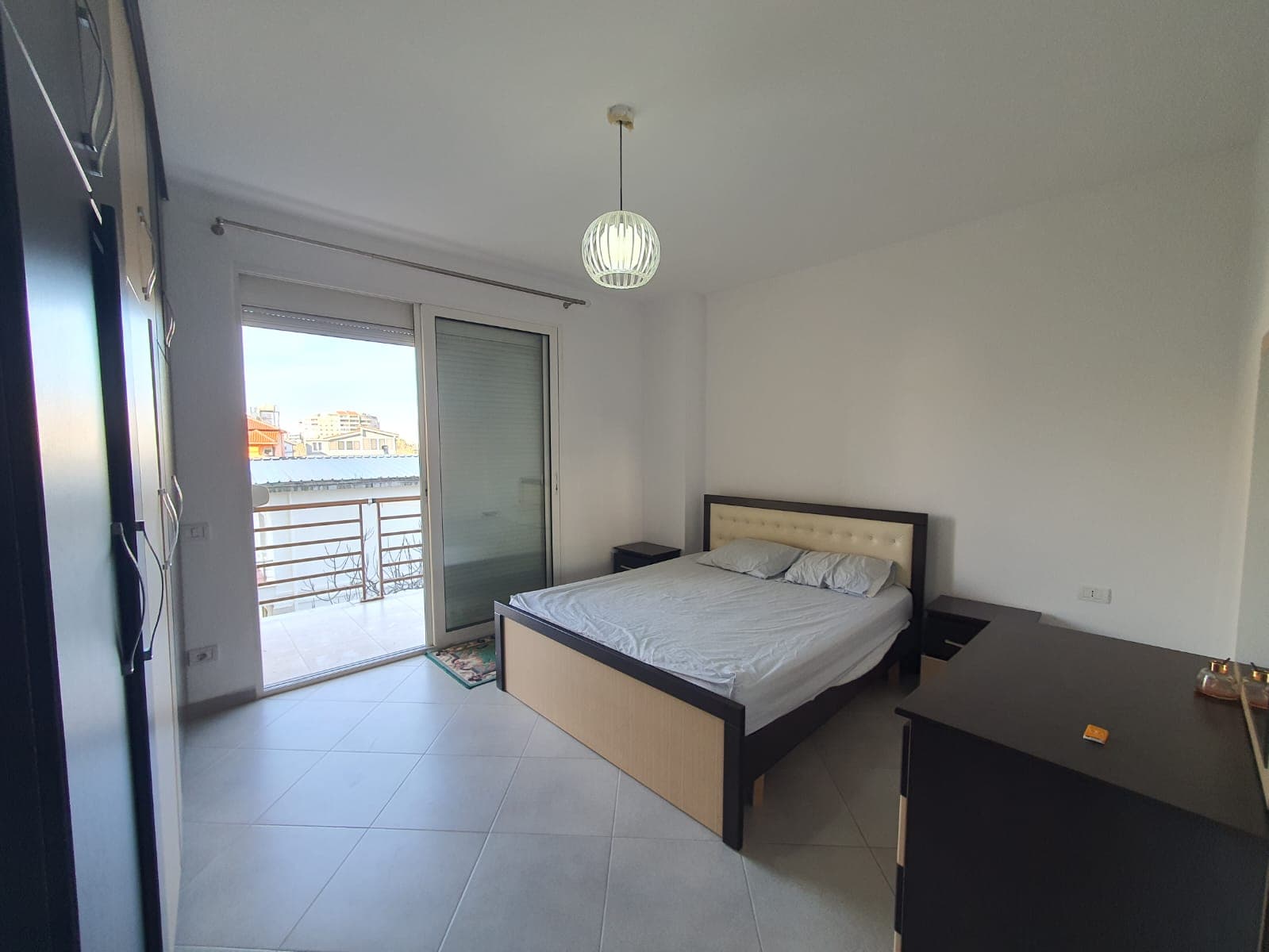 JEPET ME QERA APARTAMENT 1+1 PRANE SHKOLLES BAJRAM CURRI PLAZH, DURRES. 3