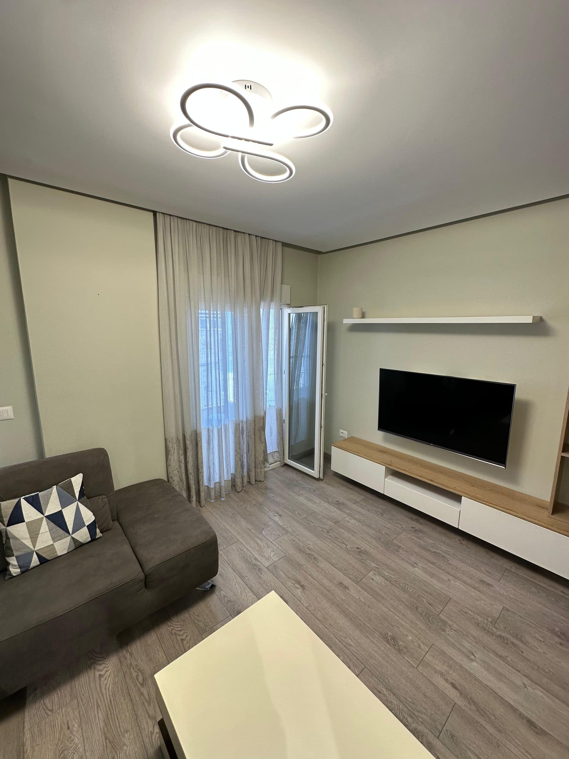 SHITET APARTAMENT 2+1+3 BALLKONE, PRANE DEGES, DURRES. 2