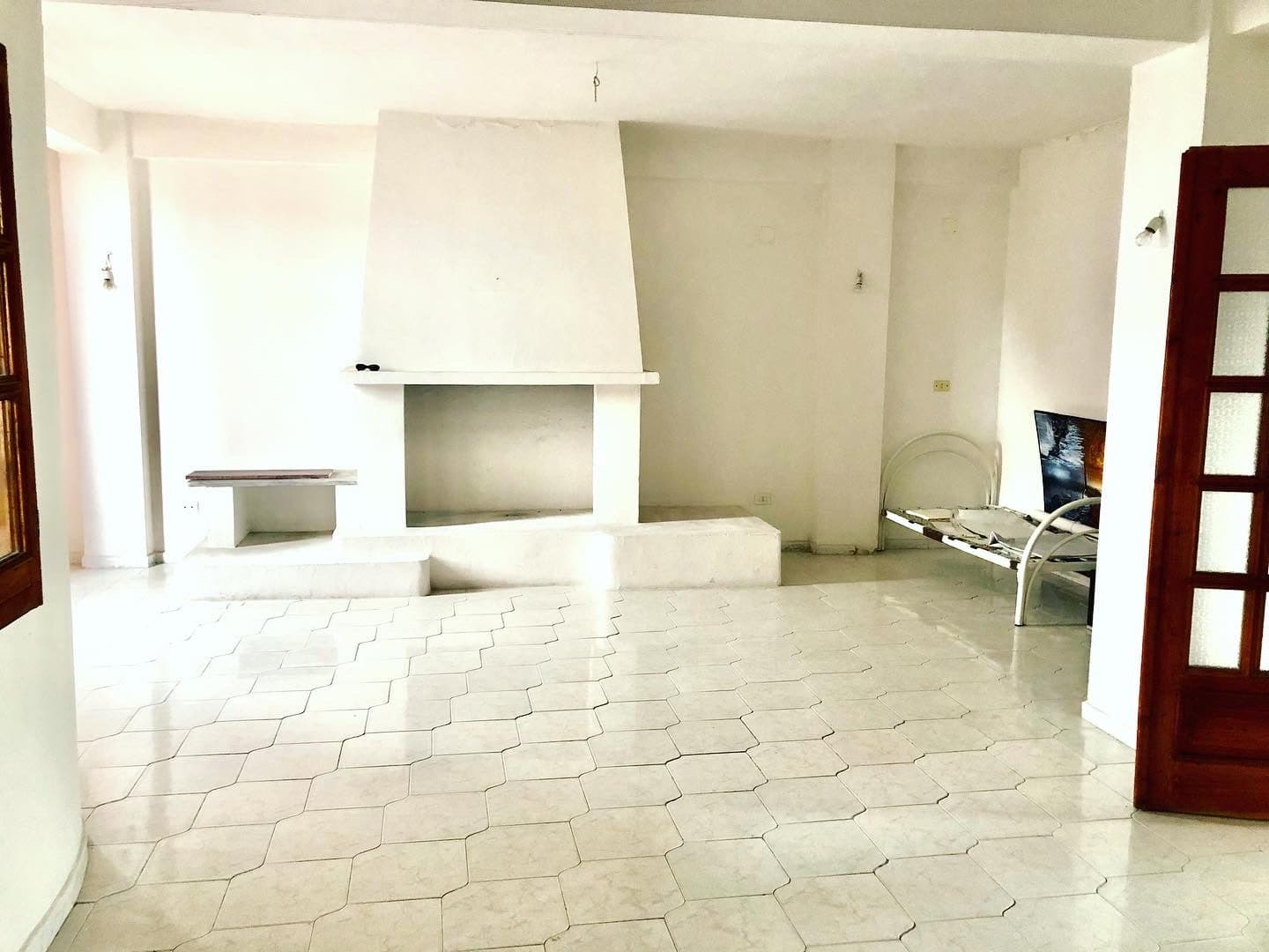 SHITET APARTAMENT 2+1 TE KRYQI KUQ,DURRES! 2