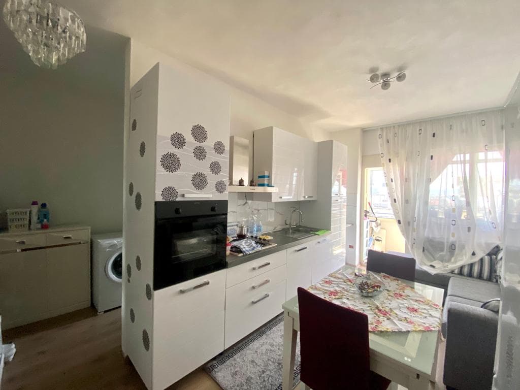 SHITET APARTAMENT 1+1 RRUGA ALEKSANDER GOGA, PRANE SPITALIT RAJONAL ,DURRES. 2
