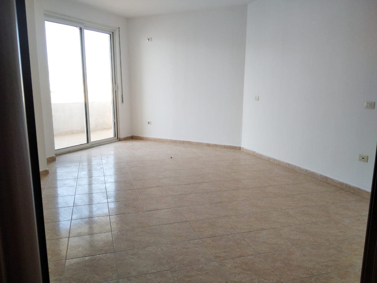 SHITET APARTAMENT 2+1 PRANE STACIONIT TE TRENIT,DURRES. 4