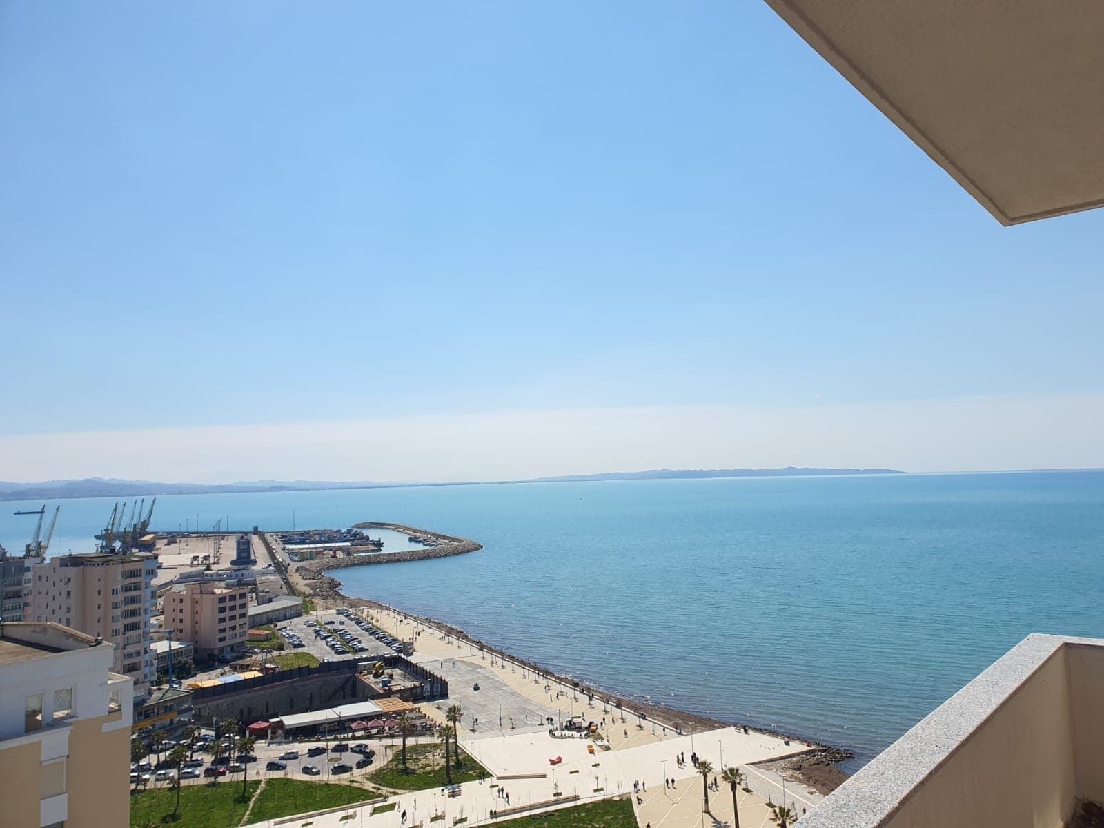 SHITET APARTAMENT 2+1 ME PAMJE DETI,VOLLGA,DURRES.