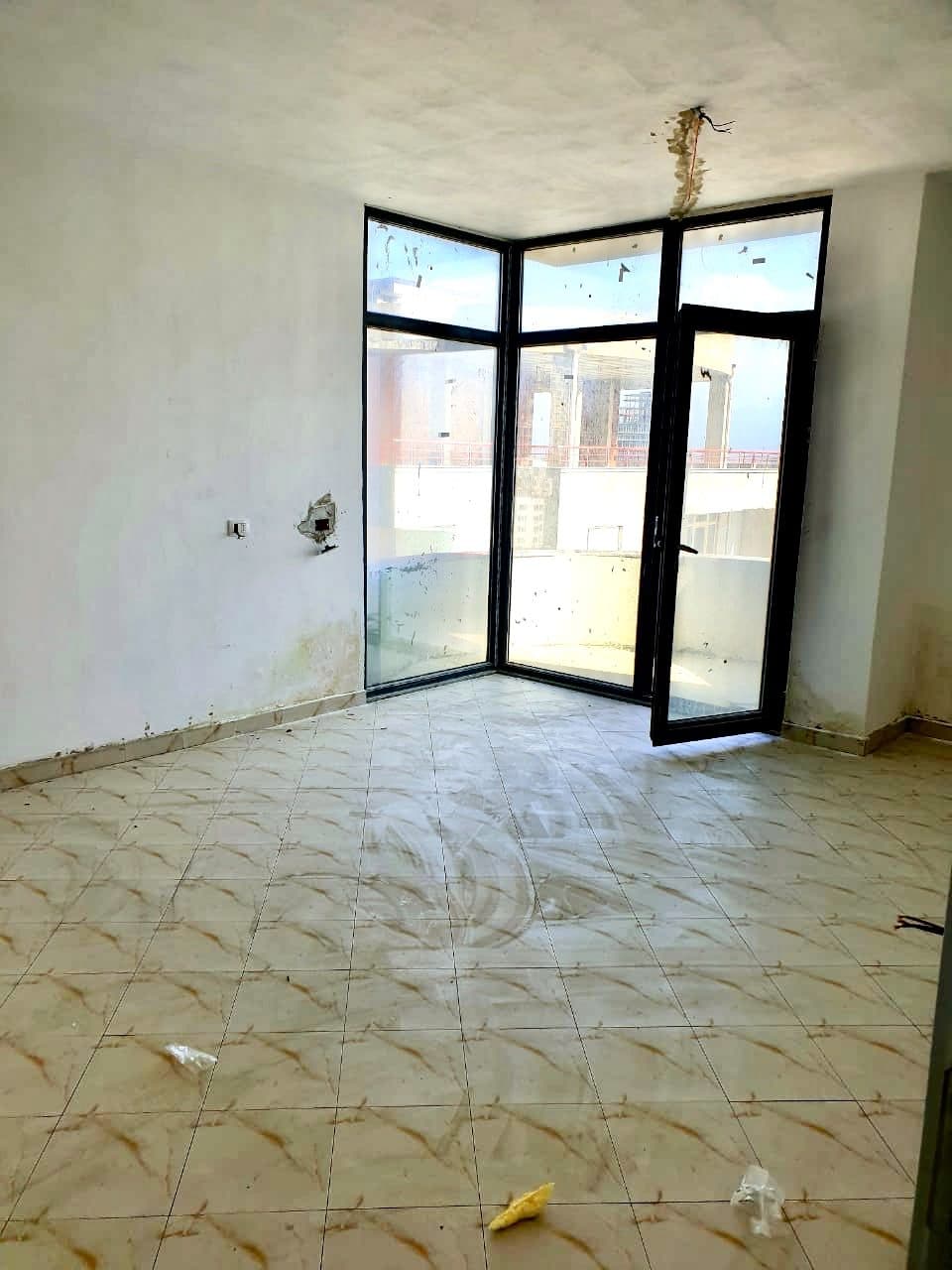 SHITET APARTAMENT 2+1 PERBALL DETIT VOLLGA,DURRES. 2