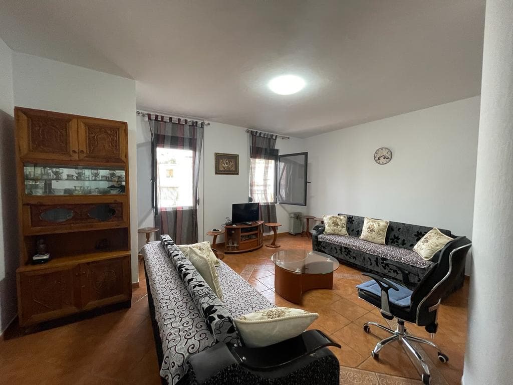 JEPET ME QERA APARTAMENT 2+1 PRANE BLUE STAR,DURRES. 2