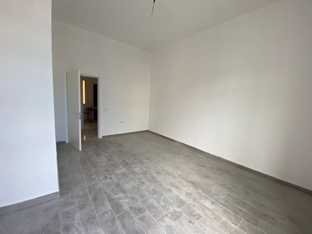 SHITET APARTAMENT 2+1 PRANE QENDRES BLU STAR, DURRES. 2