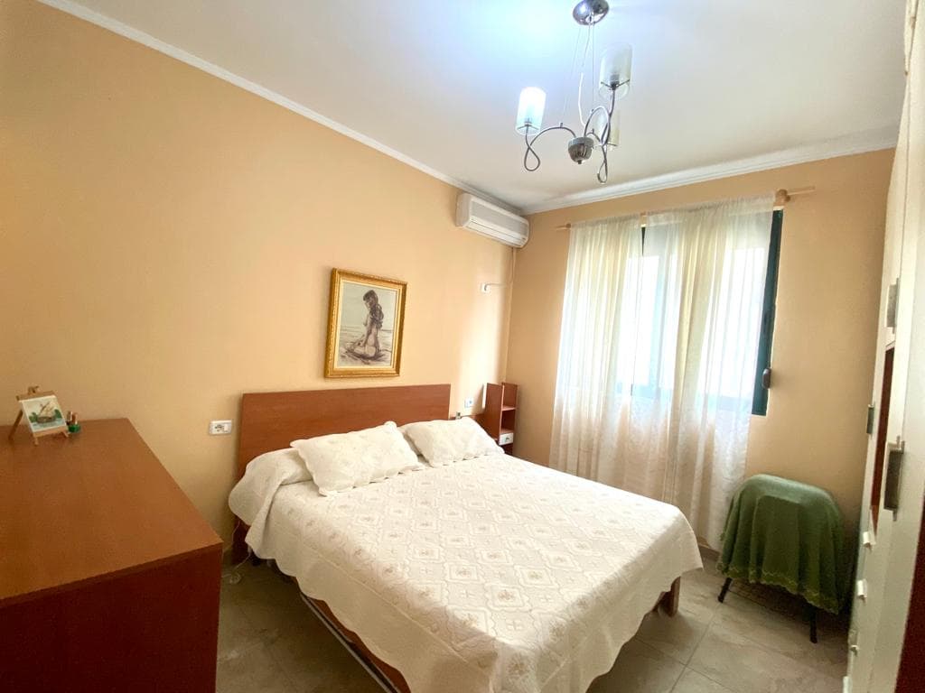 SHITET APARTAMENT 2+1 ME PAMJE NGA DETI PRANE SHKEMBIT TE KAVAJES, DURRES. 4