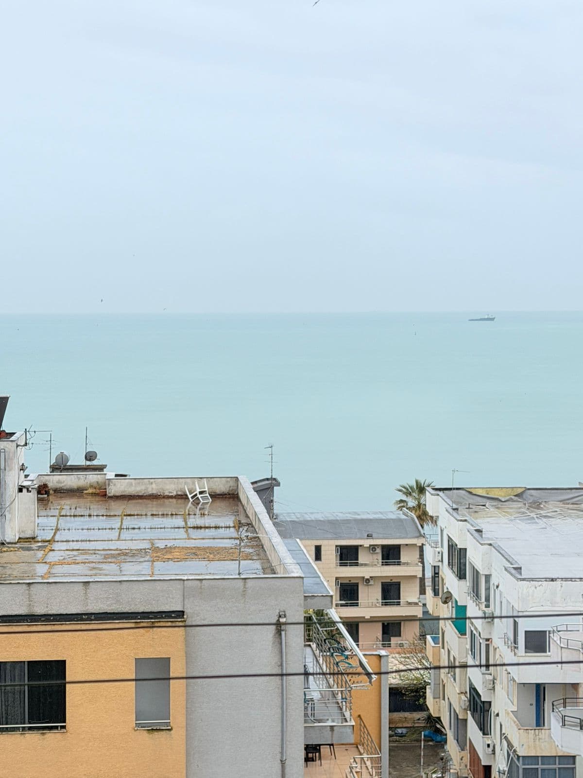 JEPET ME QERA APARTAMENT 1+1 PRANE HOTEL ROYAL PLAZH, DURRES 3